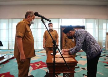 Wali Kota Tangsel Pimpin Sumpah Jabatan PNS Baru