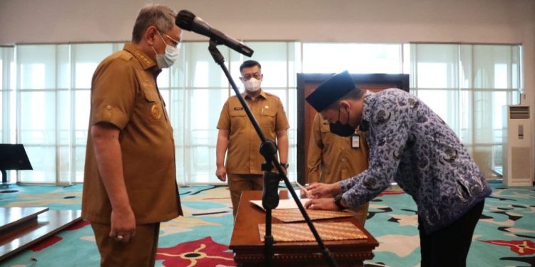 Wali Kota Tangsel Pimpin Sumpah Jabatan PNS Baru