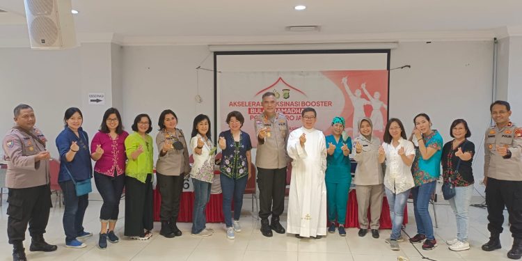 Gerai Vaksin Mobile di Gereja Katolik Santo Laurensius Disambut Antusias Warga