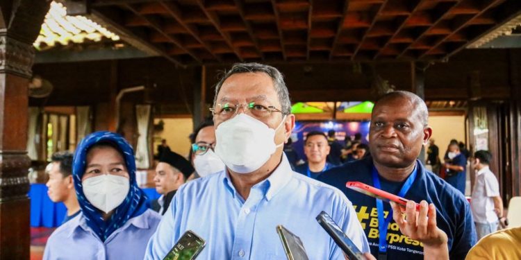 Tutup KLB Askot PSSI Tangsel, Benyamin Minta Latihan Intens