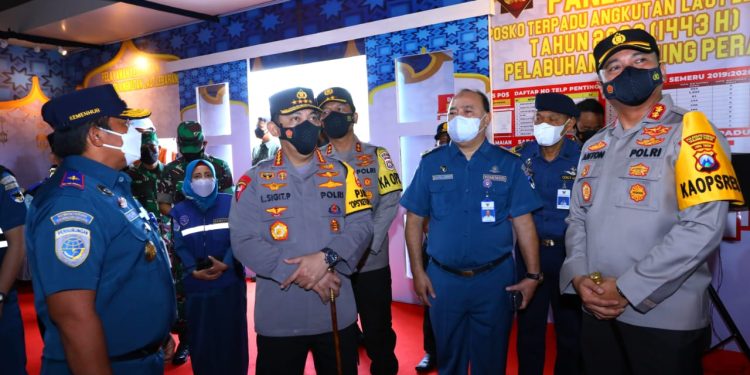 Tinjau Pelabuhan Tanjung Perak, Kapolri: Transportasi Laut Alternatif Kurangi Kemacetan Arus Mudik