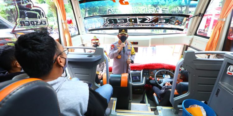 Lepas Mudik Gratis Polri, Kapolri: Bantu Masyarakat dan Kurangi Beban Jalan