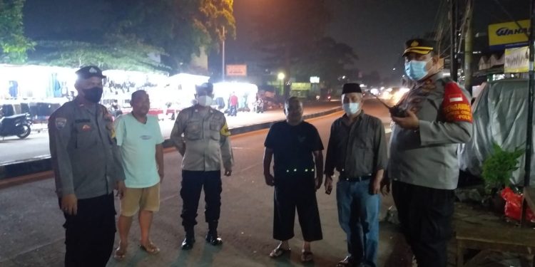 Pimpin Patroli Gabungan, Kapolsek Cipondoh Sisir Rumah-rumah yang Ditinggal Mudik