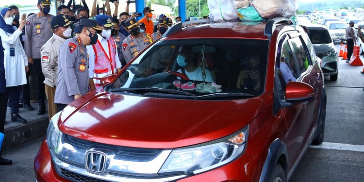 Tinjau Arus Balik di Bakauheni, Kapolri Minta Masyarakat Manfaatkan WFH dan Libur Sekolah