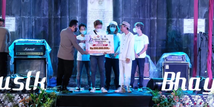 Polda Metro Jaya Raih Dua Gelar Juara Pada Festival Musik Bhayangkara 2022