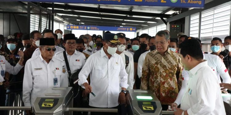 Bersama Menteri BUMN dan Menhub, Benyamin Resmikan Stasiun Pondok Ranji