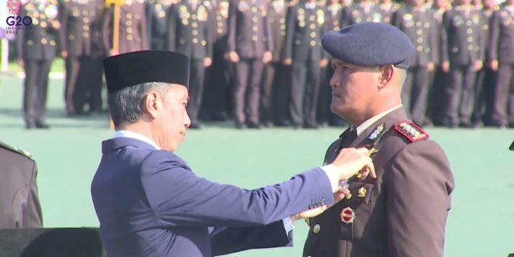 Tiga Personel Polri Diganjar Penghargaan Bhayangkara Nararya