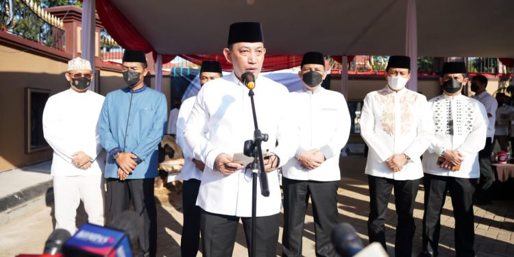 Serahkan Hewan Kurban, Kapolri: Bentuk Keikhlasan Wujudkan Personel yang Presisi