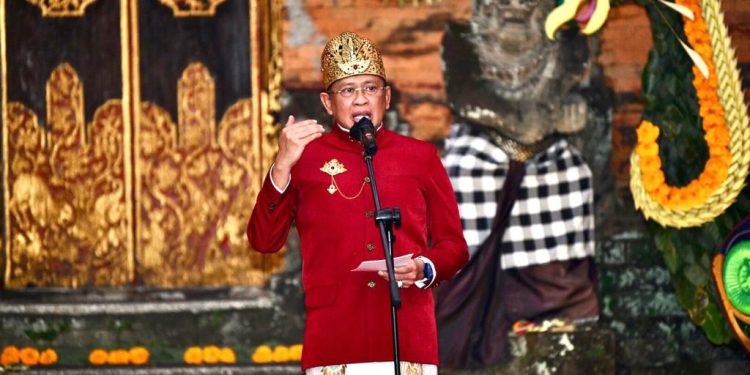 Ketua MPR Dukung Gerakan Peduli Lingkungan Solo Triathlon ‘The Rising Tide’