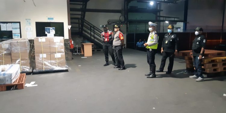 Cegah Penyelundupan, Polisi Bandara Soekarno-Hatta Sisir Terminal Cargo