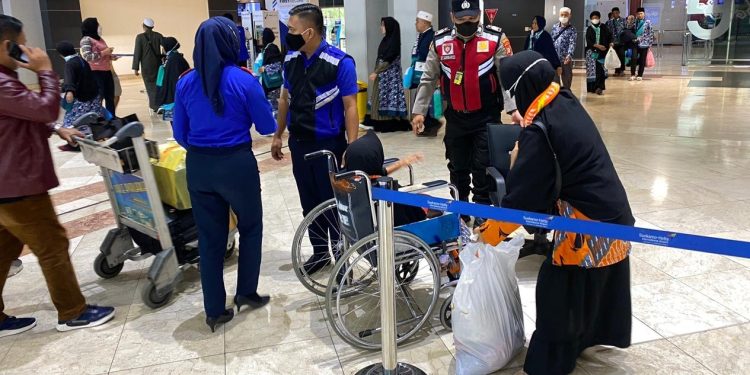 Jamaah Umrah Tiba di Bandara Soekarno-Hatta, Begini Respons Polisi
