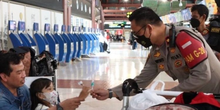 Polisi Sahabat Anak dan Masyarakat, Polresta Bandara Soetta Adakan Baksos