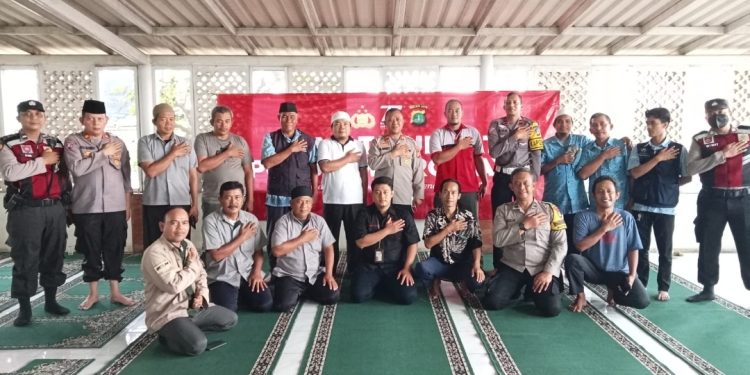 Datang ke Masjid Nurul Barkah, Polisi Bandara Soetta Dicurhati Puluhan Driver Taxi
