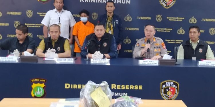 Bunuh Pedagang Ayam Goreng, Dua Pelaku Ditangkap Polda Metro Jaya