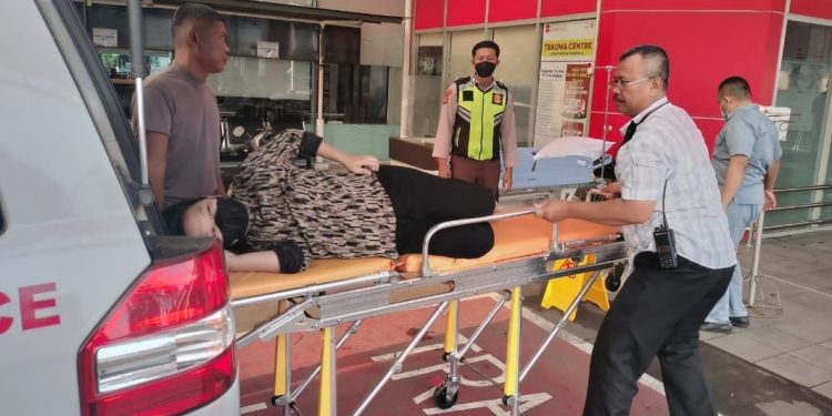 Wanita Hamil Alami Kontraksi di Bandara Soetta, Aksi Polisi Ini Bikin Terenyuh