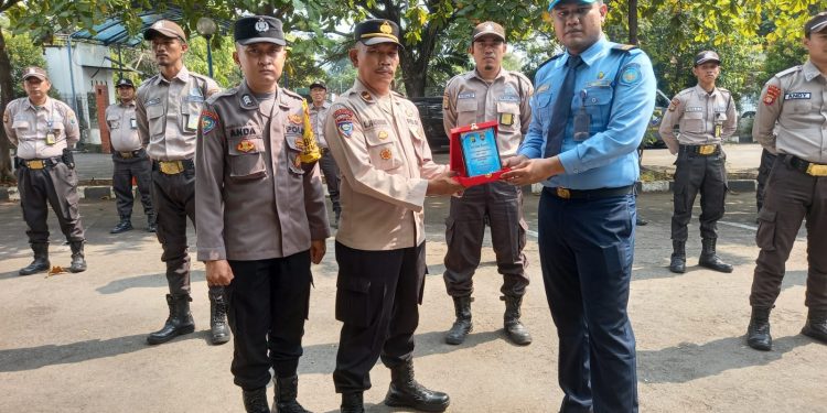 Sat Binmas Polresta Bandara Soetta Ajak Sekuriti Jaga Kamtibmas