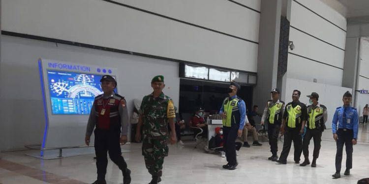 Ciptakan Rasa Aman, Polisi Sisir Terminal 2 Bandara Soetta 