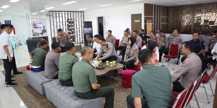 Rayakan HUT Bhayangkara, Polresta Bandara Soetta Terima Cenderamata dari 3 Lambaga TNI