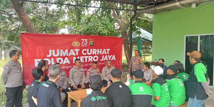 Polisi Bandara Soetta Dicurhati Puluhan Sopir Taksi Online