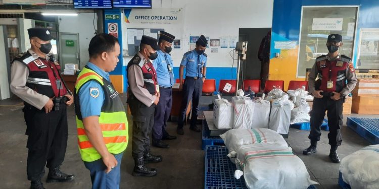 Ciptakan Rasa Aman, Polisi Sisir Area Kargo Bandara Soetta