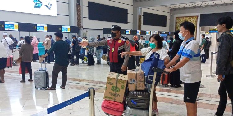 Beri Rasa Aman Pengguna Jasa Penerbangan, Polisi Sisir Terminal Bandara Soetta