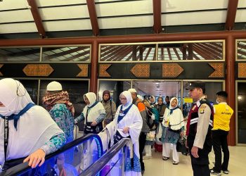 Ratusan Jemaah Haji Tiba, Polisi Bandara Soetta Gelar Pengamanan 