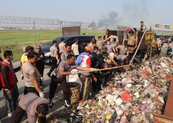 Ciptakan Lingkungan Bersih, Polresta Bandara Soetta Gelar Kerja Bakti Serentak