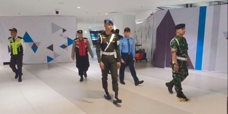 Personel Gabungan TNI-Polri Sisir Terminal 3 Bandara Soetta 