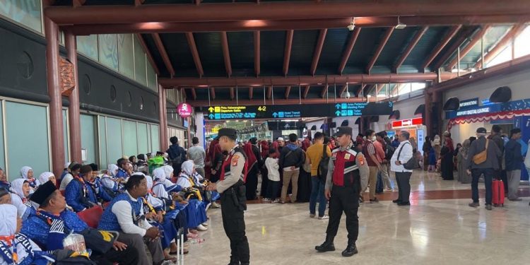 Jemaah Umrah Tiba di Bandara Soetta, Begini Respons Polisi
