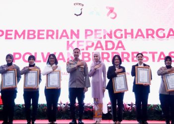 Berprestasi di Karya Tulis, Polwan Bandara Soetta Diganjar Penghargaan 