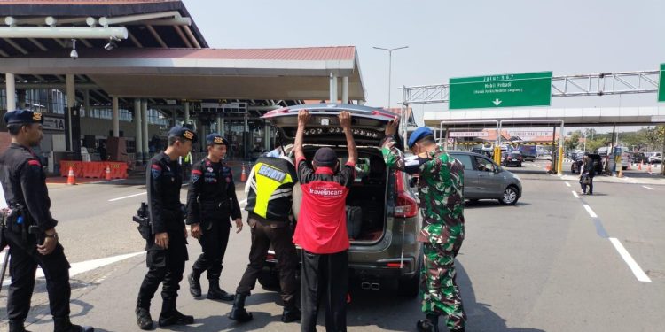 Kendaraan Masuk di Terminal I Bandara Soetta Diperiksa Personel Gabungan