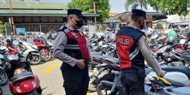Ciptakan Kamtibmas Kondusif, Polsubsektor Terminal Kargo Sisir Area Parkir