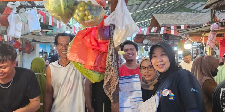 BRI Kantor Cabang Pontianak Sosialisasi dan Edukasi Penggunaan QRIS Ke Pedagang Pasar Rakyat Flamboyan