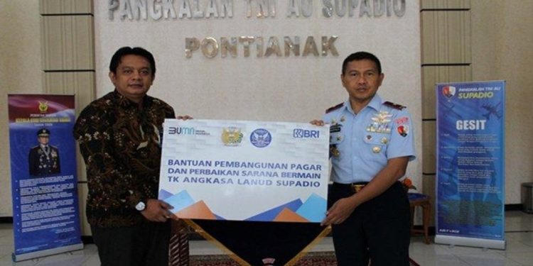 BRI Pontianak Dukung Pembangunan Pagar dan Sarana Bermain TK Angkasa Lanud Supadio
