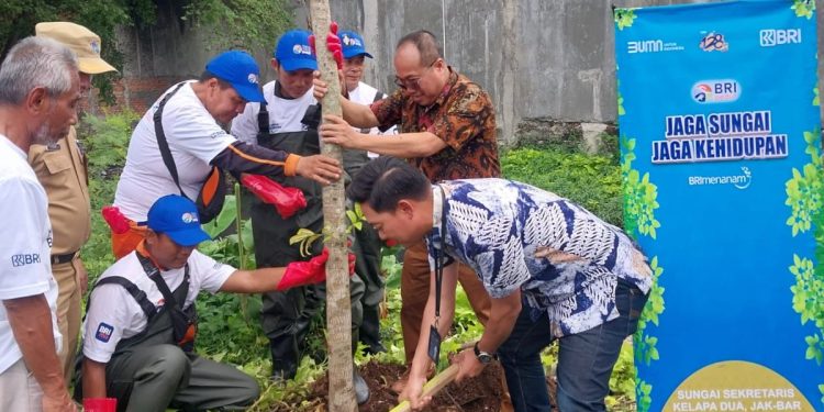 Kembalikan Fungsi Sungai Jakarta Barat, BRI Kanca Palmerah Adakan Program “Jaga Sungai Jaga Kehidupan”