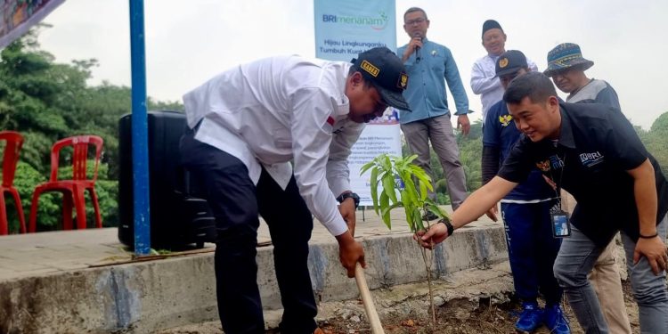 BRI Kanca BSD Unit Curug Kulon Adakan Program BRI Menanam