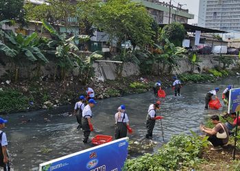 BO BRI S Parman Laksanakan Program “Jaga Sungai, Jaga Kehidupan” Dengan Membersihkan Sungai Kebon Jeruk