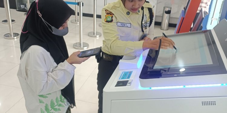 Kurangi Kepadatan Antrian, BRI Cabang Gading Serpong Aplikasikan Mesin Digital Customer Service