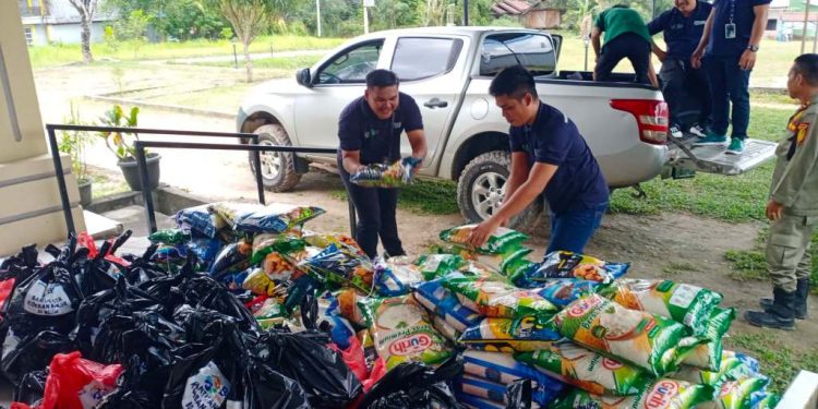 Gerak Cepat, BRI Cabang Melawi Salurkan Bantuan Bagi Warga Terdampak Banjir di Kecamatan Nanga Pinoh