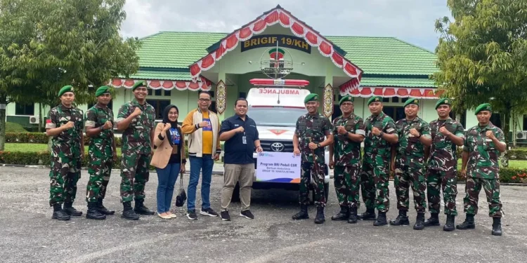 BRI Peduli Salurkan Bantuan Mobil Ambulans Untuk Brigif 19/Khatulistiwa di Singkawang