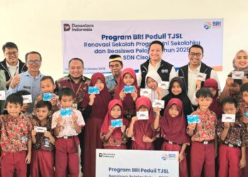 BRI Region 8 Jakarta 3 Salurkan Bantuan BRIPeduli Renovasi Sekolah dan Beasiswa untuk Siswa SDN Cisoka III