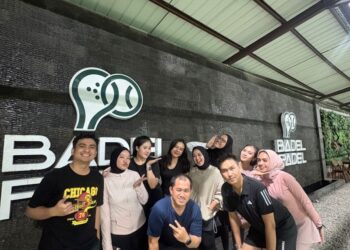 Tingkatkan Kekompakan, Pekerja BRI Hayam Wuruk Laksanakan Olahraga Padel Bersama di Badel Padel