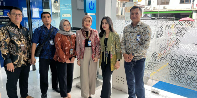 BRI BO Tanjung Duren Hadirkan Charging Station untuk Tingkatkan Customer Experience dan Reputasi Layanan