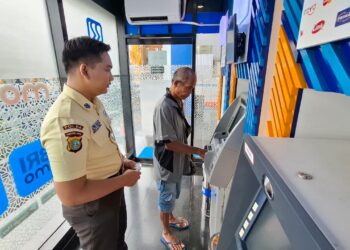 Edukasi Keamanan Transaksi: Pendampingan Ganti PIN Berkala oleh Satpam BRI Cabang Hayam Wuruk