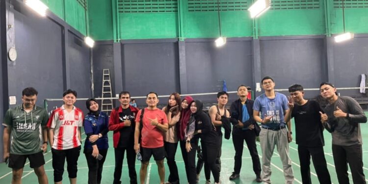 Sehat Bareng, Kompak Bareng: BRI KC Jakarta S. Parman Pererat Kebersamaan Lewat Olahraga Badminton