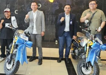 Lucky Ride 1.0: BRI Region 8 Jakarta 3 Serahkan Hadiah Dua Sepeda Motor Honda Monkey kepada Nasabah
