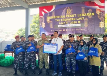 BRI BO Cilegon dan TNI Angkatan Laut Salurkan Bantuan Sembako untuk Masyarakat