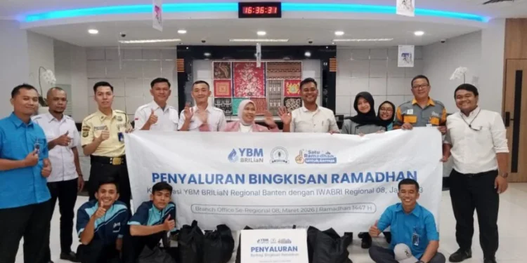 Perkuat Nilai Kepedulian di Bulan Suci, BRI KC Bintaro Salurkan Bingkisan Ramadhan kepada Pekerja Dasar