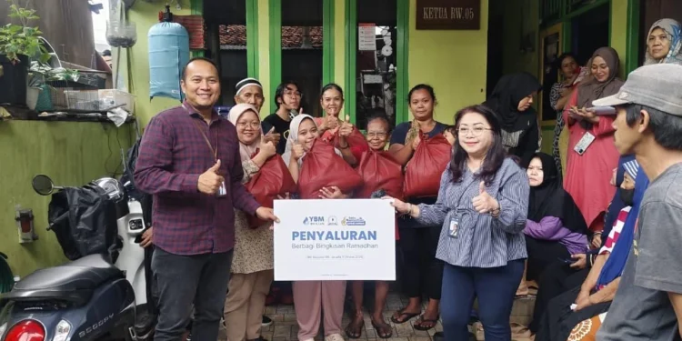 YBM BRILiaN BRI KC Jakarta Daan Mogot Berbagi Bingkisan Ramadan untuk Masyarakat