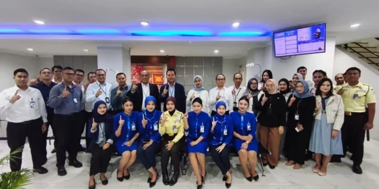 BO Tanjung Duren Gelar Briefing dan Doa Pagi Bersama Area Head Jakbar untuk Perkuat Sinergi dan Kinerja